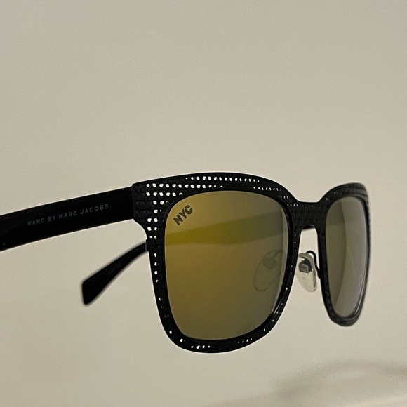 Marc by Marc Jacobs Limited Edition NYC Wayfair Sunglasses - Picture 1 of 5
